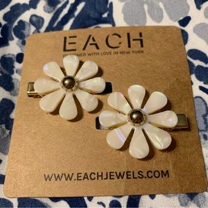 EACH JEWELS Flower Barrettes